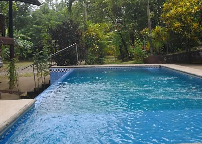 Cabinas Loma Clara *
